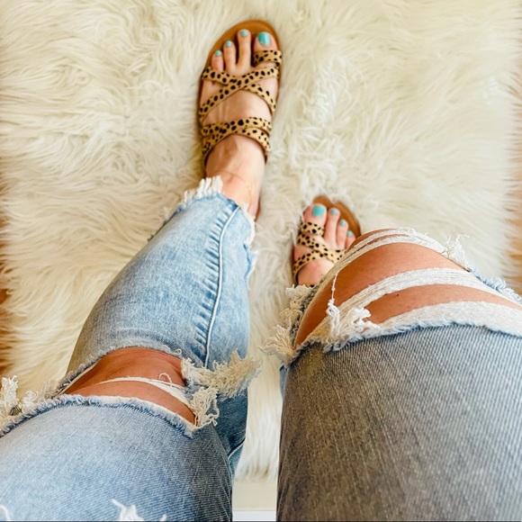 Tan Cheetah Strappy Toe Ring Sandals - Picture 8 of 14